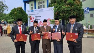Dekan FUSA Terima Penghargaan Satyalencana Satya karya 30 Tahun