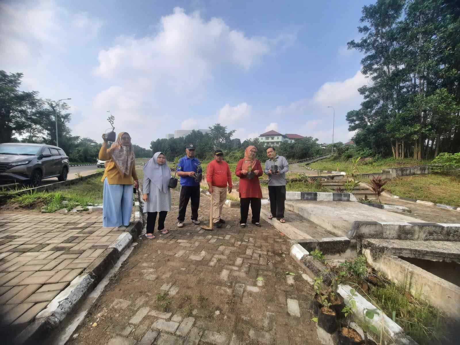FUSA Kembali Gelar Gotong Royong Menanam Kembang