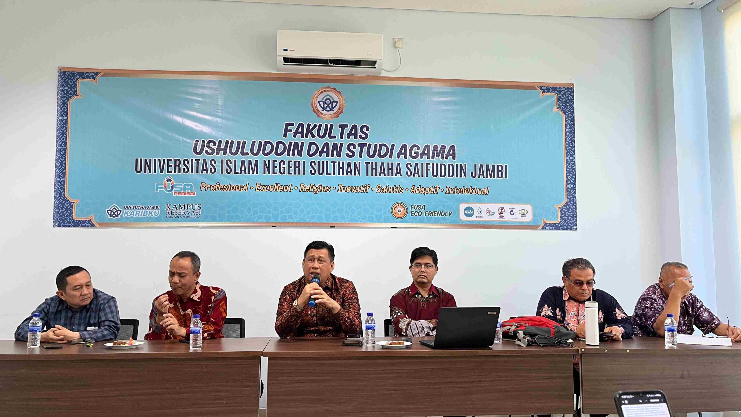 Dekan FUSA H.Zikwan Pimpin Rapat Evaluasi Progres Program Internasional