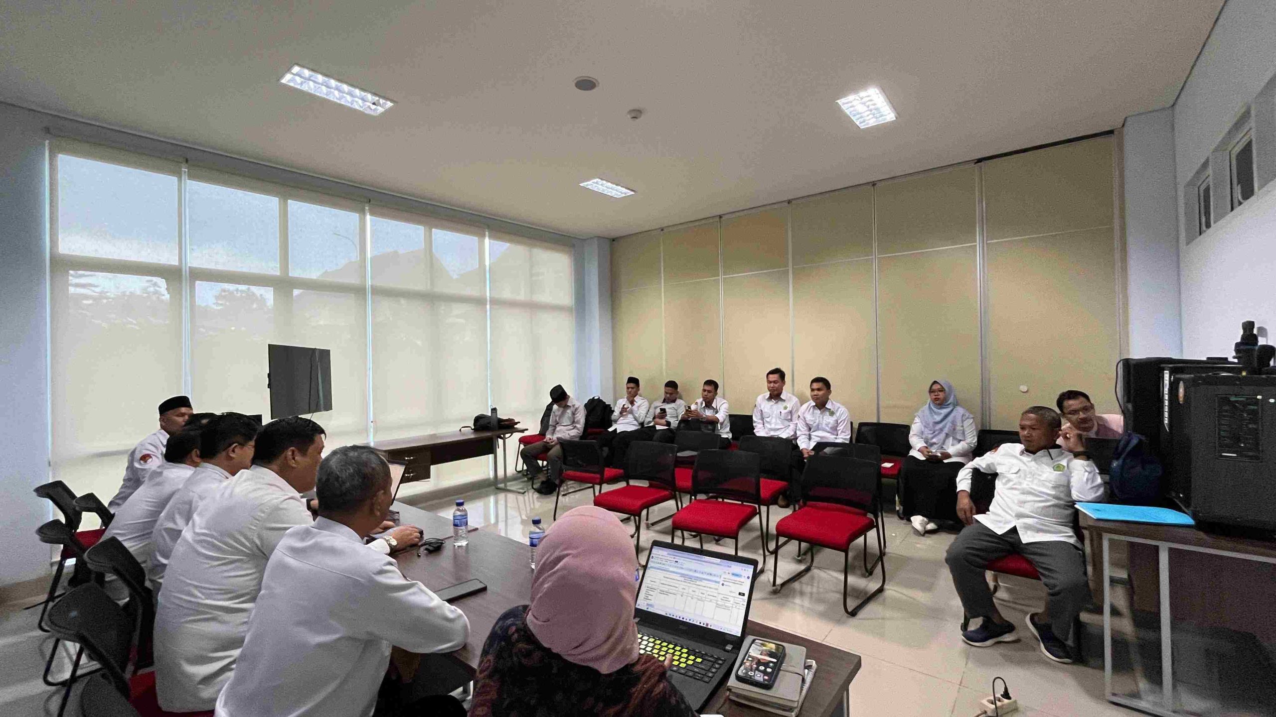 Dekan FUSA H. Zikwan Pimpin Rapat Koordinasi Persiapan AL Prodi PPI