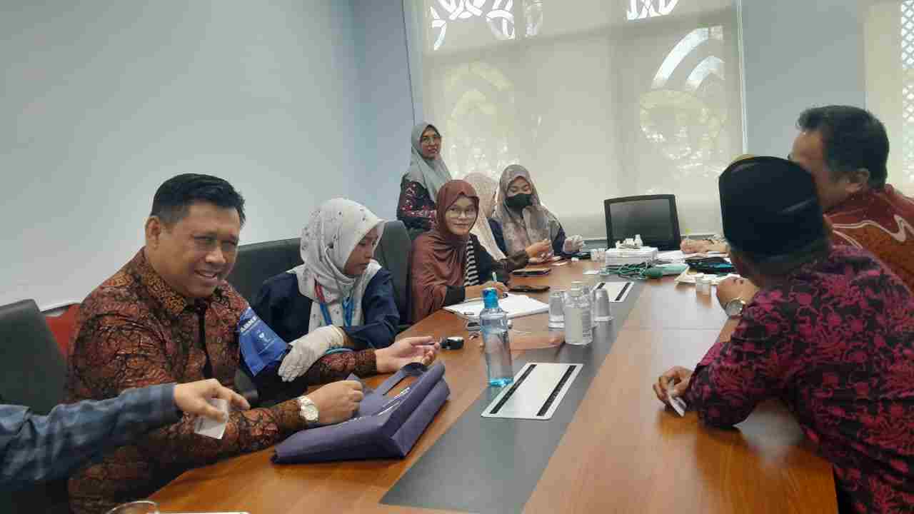 Dekan FUSA H.Zikwan : Tingkatkan Etos Kerja, ASN FUSA Cek Kesehatan