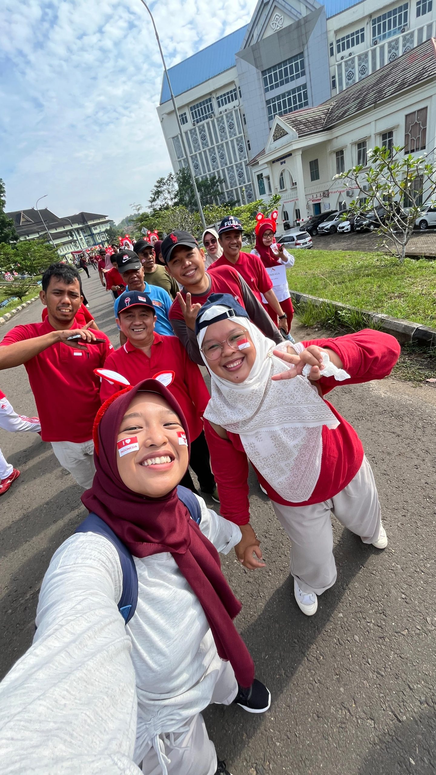 Semarak HUT RI ke-80, FUSA Ikut Serta Jalan sehat Merah Putih UIN Jambi