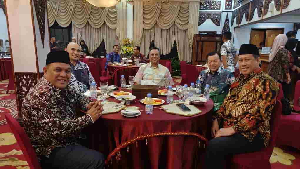 Dekan FUSA H. Zikwan Dampingi Rektor pada Gala Dinner Bersama Duta Besar Malaysia dan Gubernur Jambi