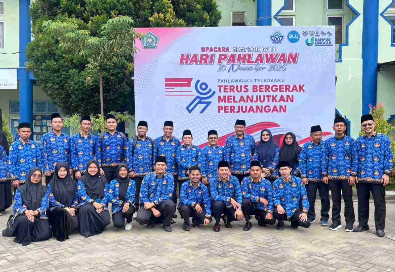 Semangat Upacara Hari Pahlawan, Dekan FUSA H. Zikwan :  Berikan Layanan Terbaik Sesuai Aturan