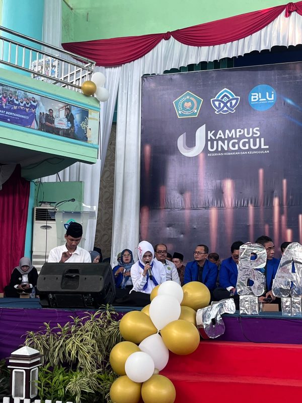 Mahasiswi Baru IAT FUSA Dipercaya Lantunkan Ayat Suci Al-Qur’an pada Pembukaan PBAK